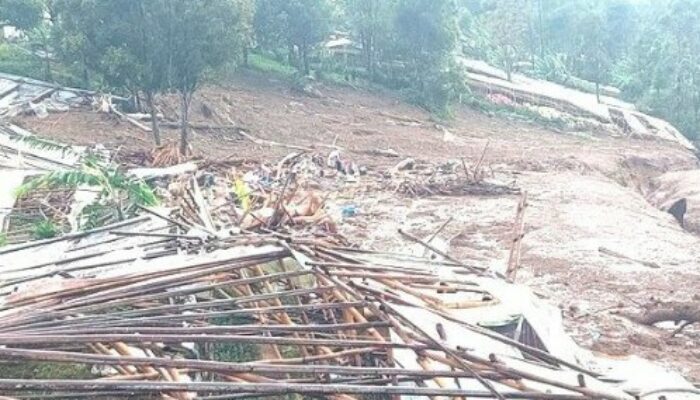 Duka dari Bandung Barat: Longsor Terjang Pasir Kuning Cisarua, Puluhan Rumah Tertimbun dan Tim SAR Terus Cari Korban