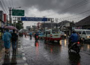 Hujan ‘Awet’ Guyur Cimahi dan Bandung Raya Sepekan Terakhir, Pengendara Diminta Waspadai Jalan Licin dan Titik Genangan